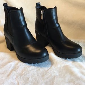 Black Chunky Heeled Booties with side Zipper Sz 9